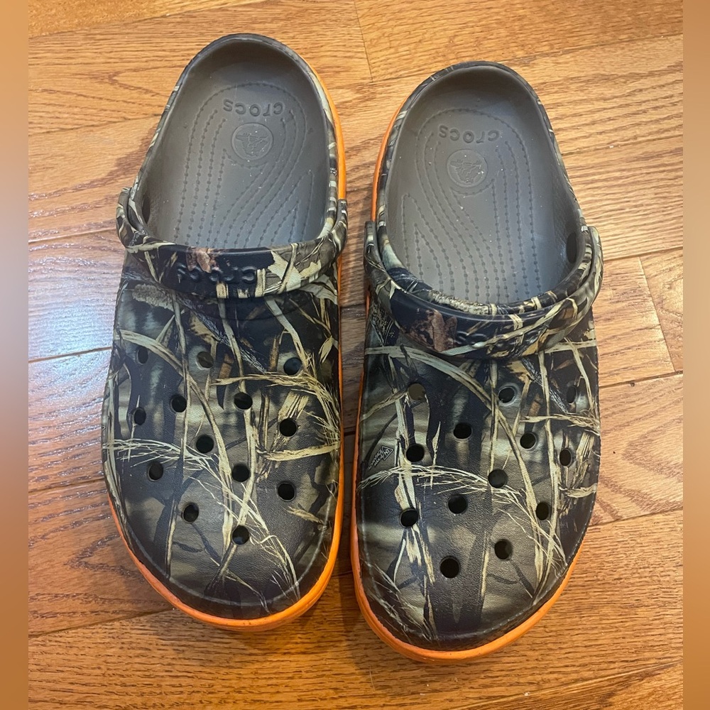 Men’s Size 12 Camo Crocs - Picture 2 of 4